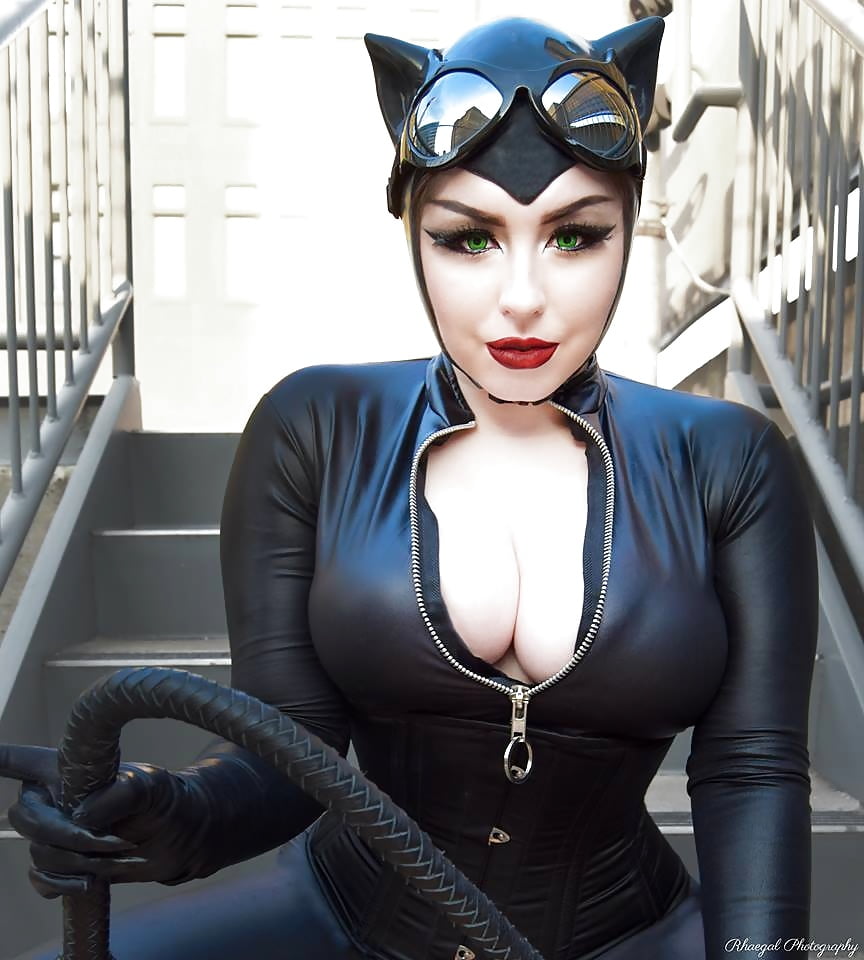 Catwoman By Bishoujo Mom - Cosplay Boobies.