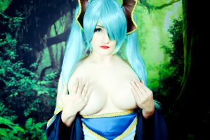 Sona – League Of Legends By Natsumi Louise Cosplay