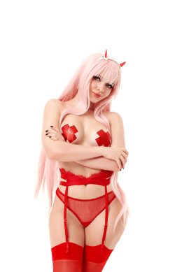 Zero Two Cosplay By Evenink