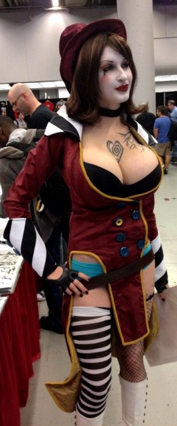 ariane-saint-amours-mad-moxxi-cosplay_001