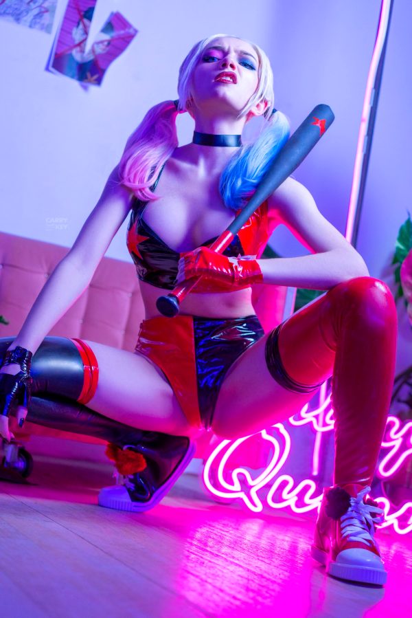 cheeky-harley-quinn-cosplay-by-carrykey_001