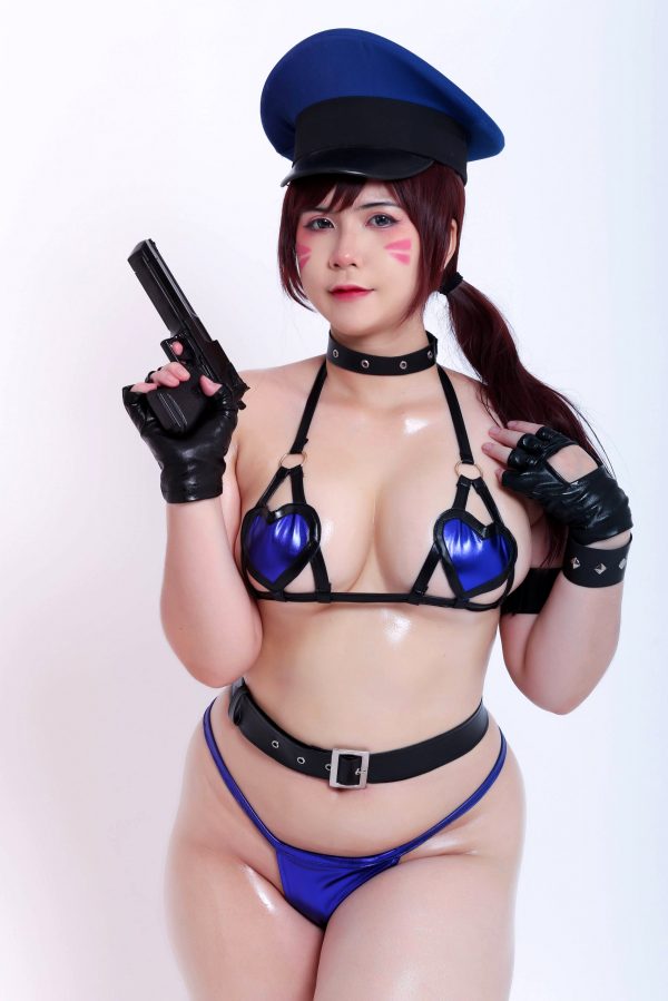 d-va-police-cosplay-by-uyuy_001-1