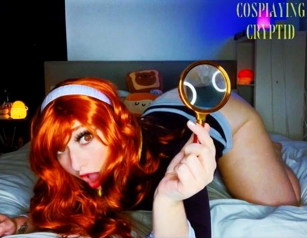 daphne-blake-from-scooby-doo-by-cosplaying-cryptid-self_001