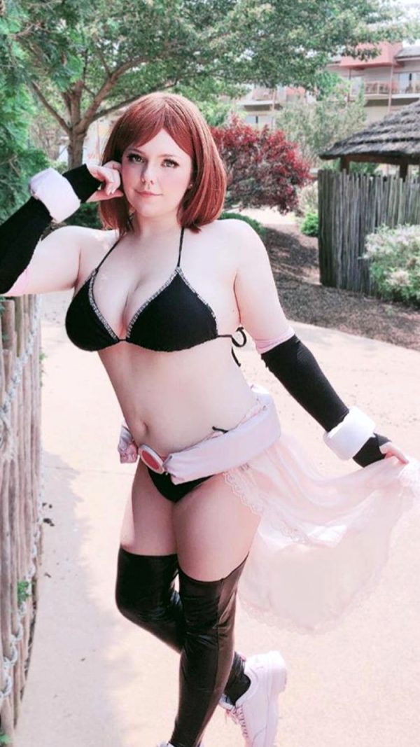 if-you-guys-enjoy-my-cosplay-reply-back-what-do-you-like-about-it_001
