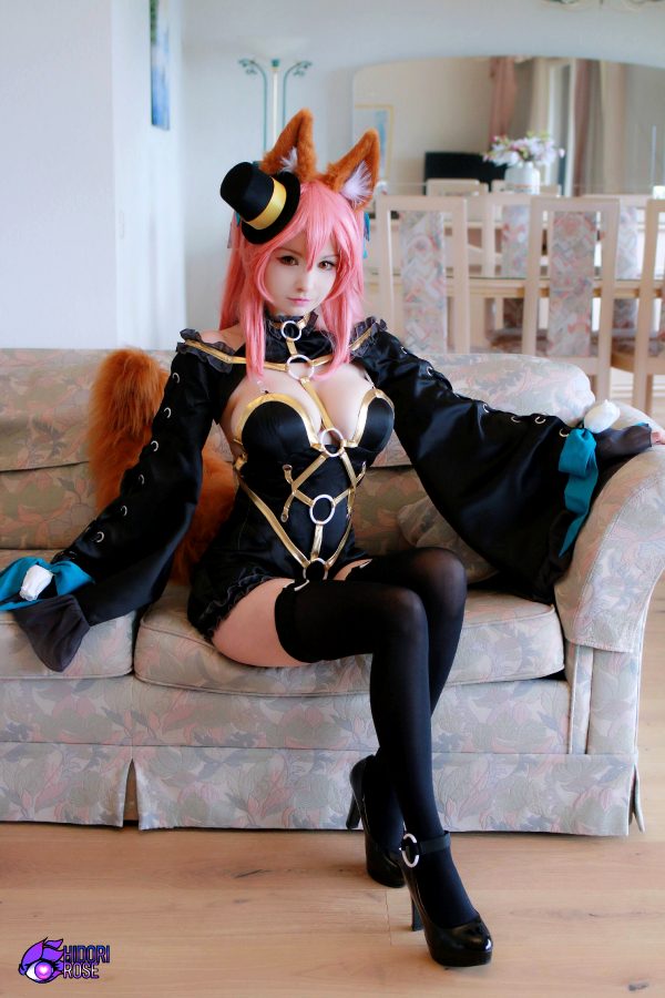 my-tamamo-no-mae-cosplay-in-her-jet-black-mage-outfit-which-is-very-boobs-focused-id-say-3-hidori-rose_001