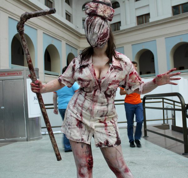 silent-hill-nurse-by-chloride-cosplay_001