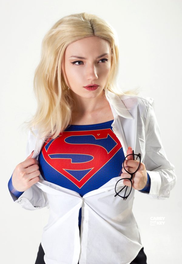 supergirl-cosplay-by-carrykey_001